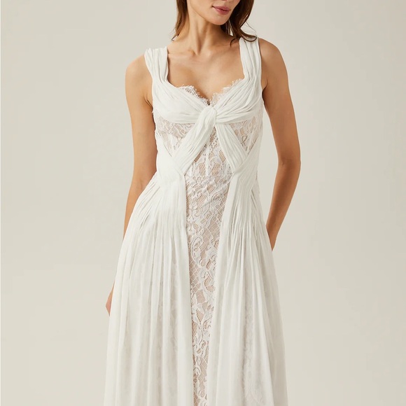 Elegant White Bridal Lace Dress - Picture 2 of 10